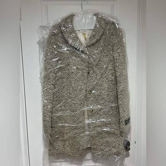 Wilfred - Aritzia Wool Coat - Picture 3 of 13